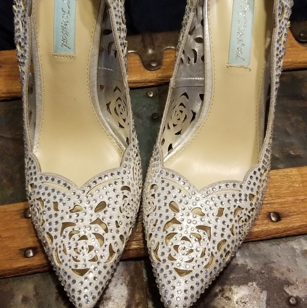 Betsy Johnson Elsa heels